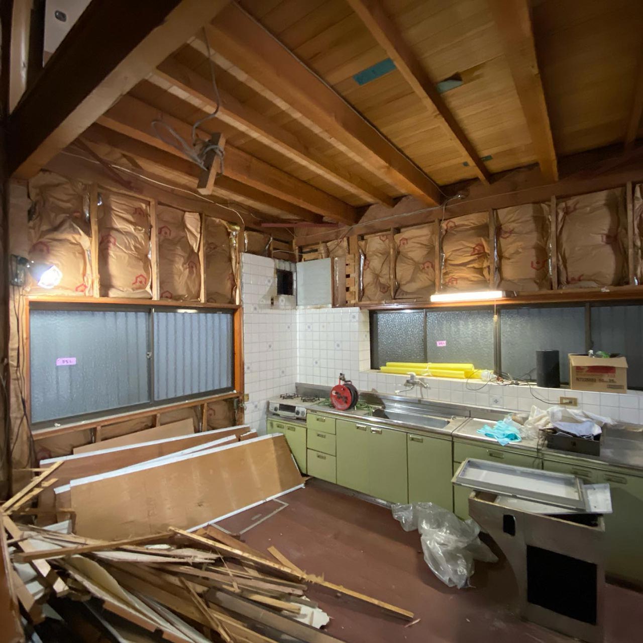 飾磨断熱改修リフォーム：解体中