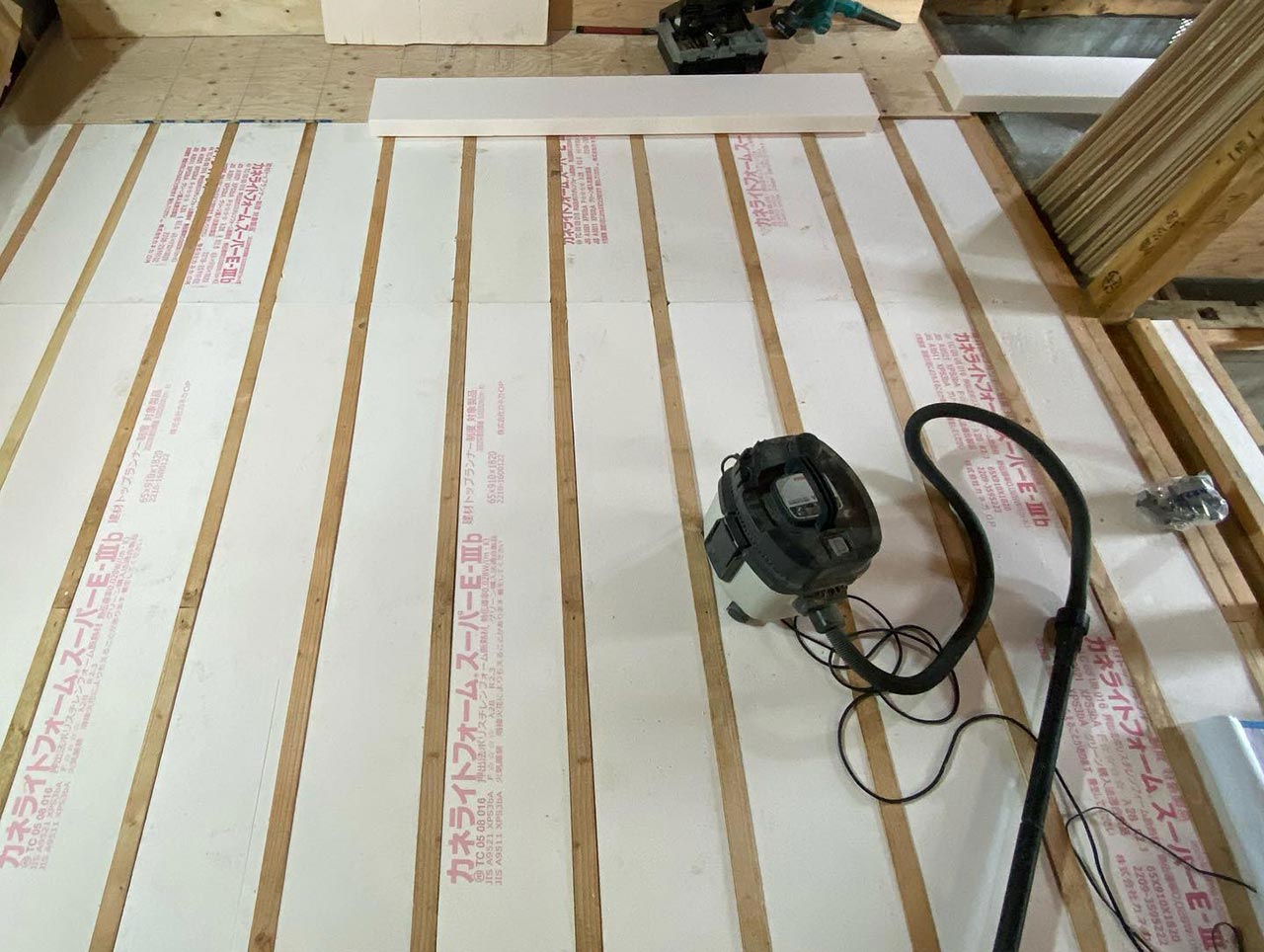 飾磨断熱改修リフォーム：熱抵抗値2.3のポリスチレンフォーム