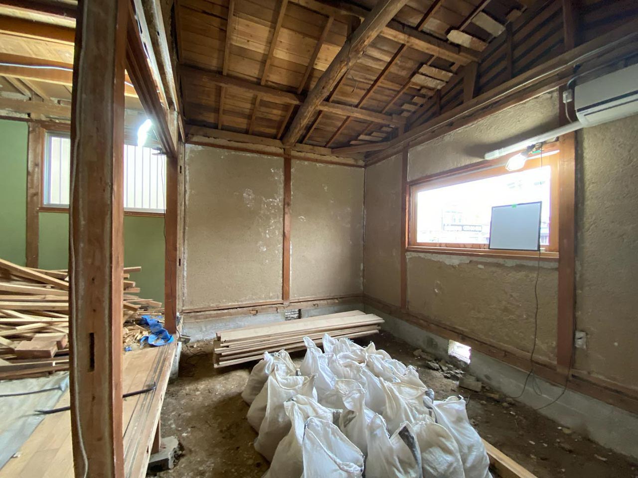 佐工務店、新事務所改装中