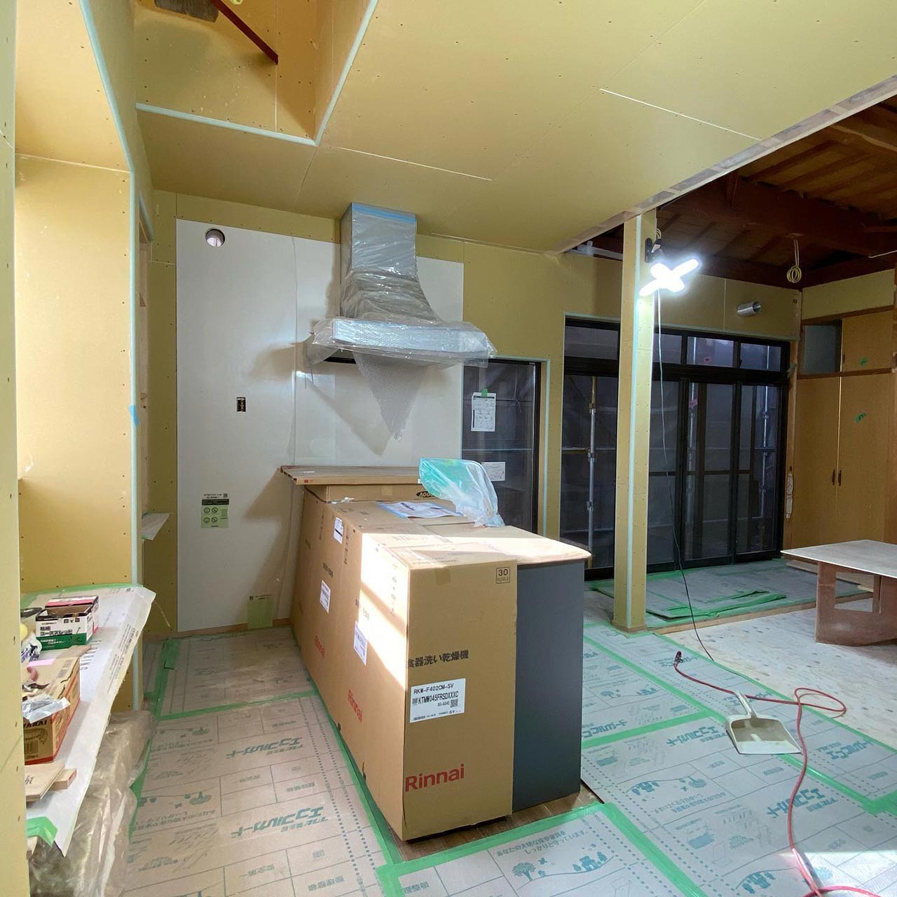 飾磨断熱改修リフォーム⑭ キッチン設置